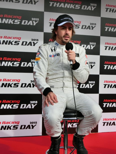 「【 F1女子が行く！Honda Racing THANKS DAY2015】NSXに乗ったアロンソの感想は?」の12枚目の画像
