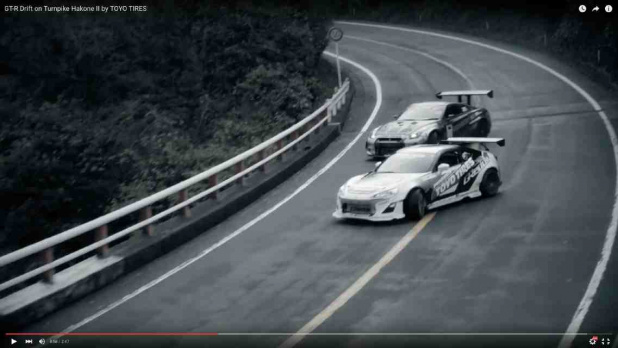「競技車両での峠ツインドリフトは、やっぱりチョー危ない映像【動画】」の3枚目の画像