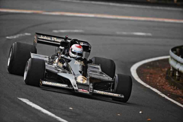「F1が観光道路の箱根ターンパイクを走る！　衝撃のヒルクライムの全貌」の17枚目の画像