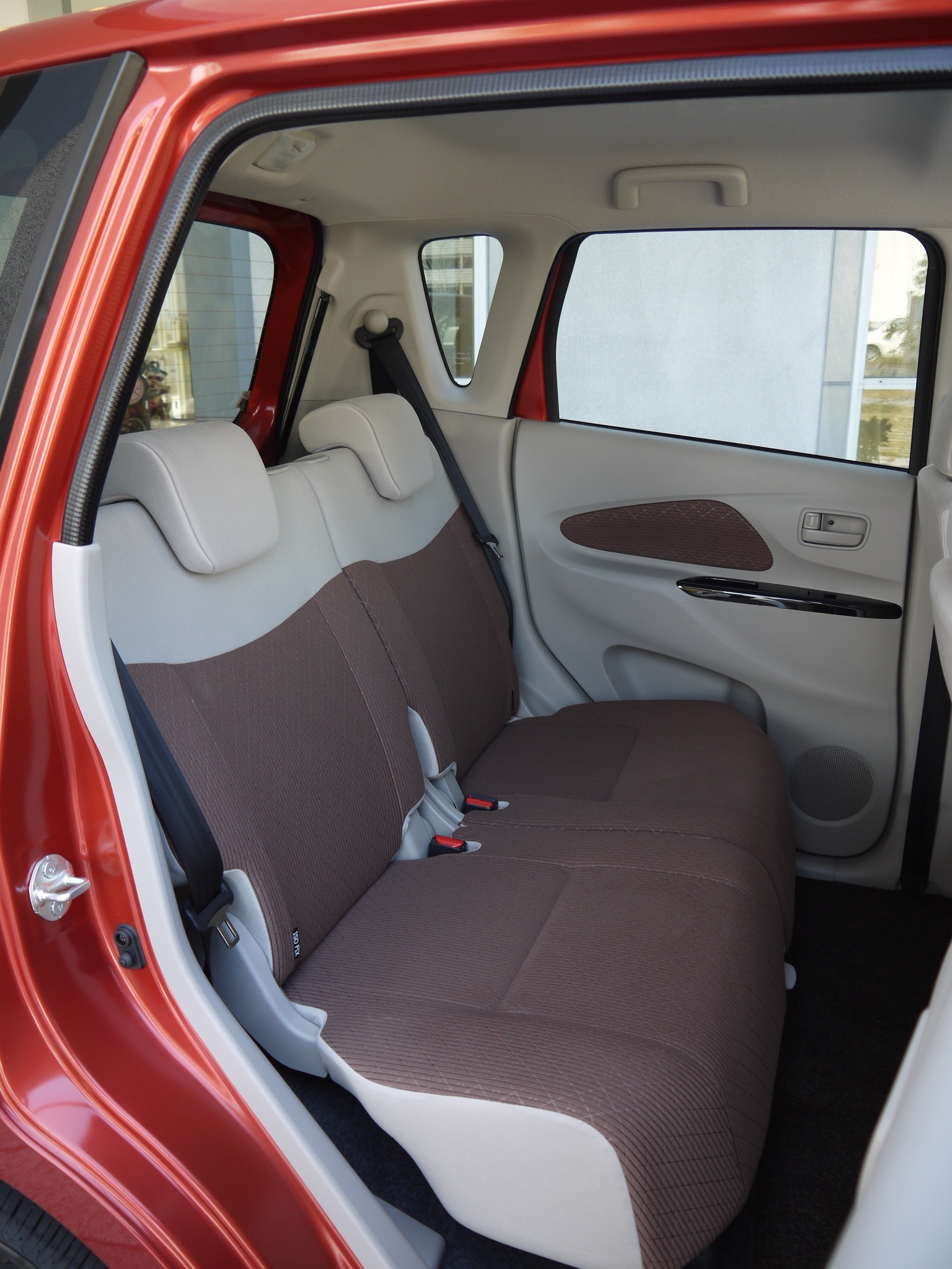 mitsubishiek 0051 画像 インテリアも洗練した三菱ekカスタム Ekワゴンの魅力とは Clicccar Com