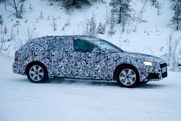 「デトロイトで公開か!? アウディA4オールロード次期型、豪雪でテストドライブ！」の3枚目の画像