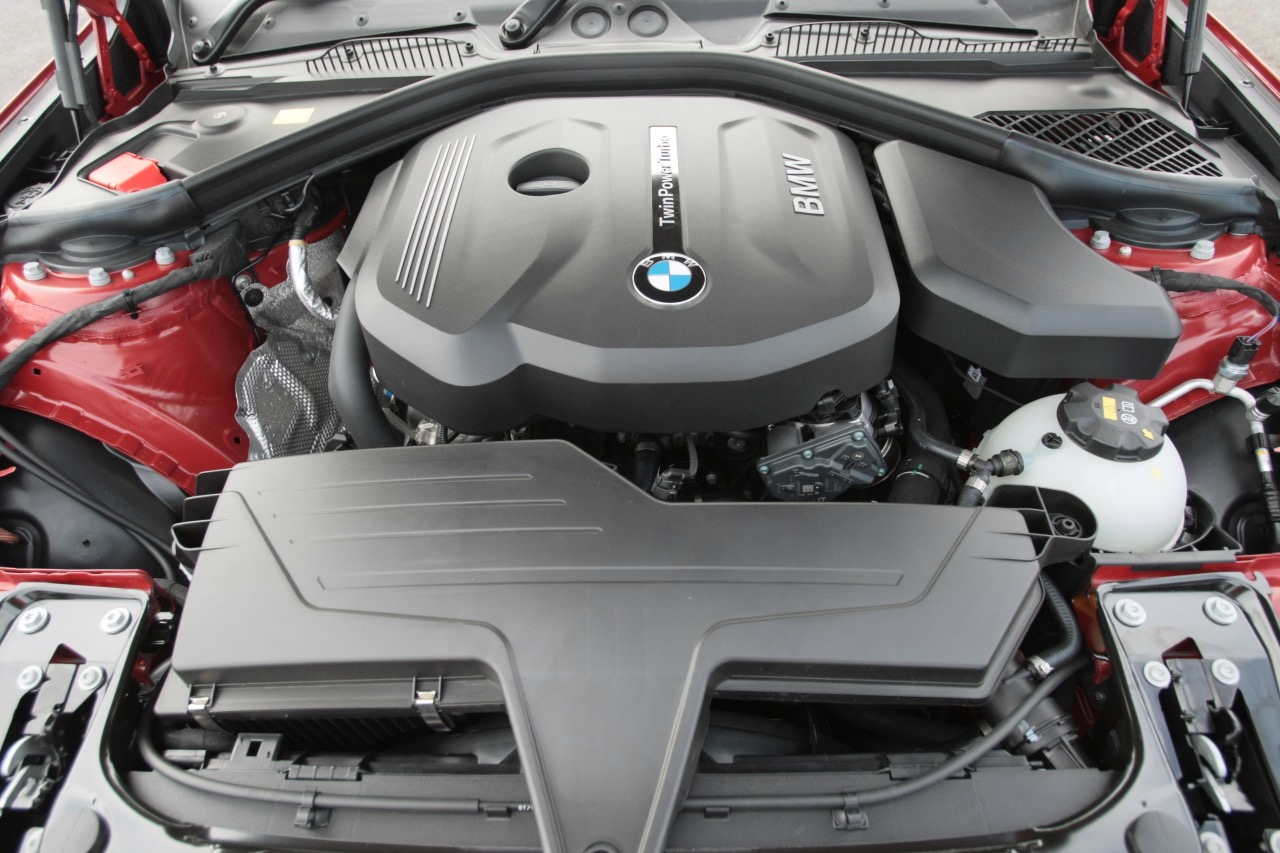 1518bmw 118i 010 画像 1 5lの直列3気筒エンジンを搭載するbmw118iの軽快な走りが気持ちいい Clicccar Com