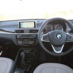 BMW X1の切れ味鋭いフットワークと気になる課題とは？ - 20151208BMW X1_001