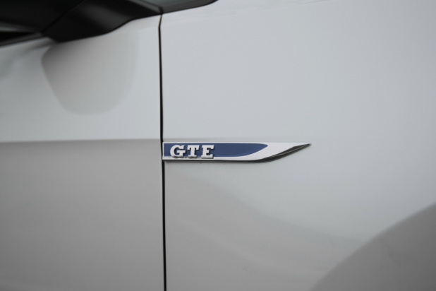 「ブルーのアクセントでエコと「GTI」との関連性を想起させる ─ VWゴルフ「GTE」画像ギャラリー」の14枚目の画像