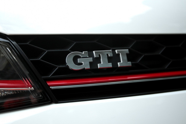 「VWゴルフGTIの6MT仕様は、操作性も走りも超一級品」の1枚目の画像