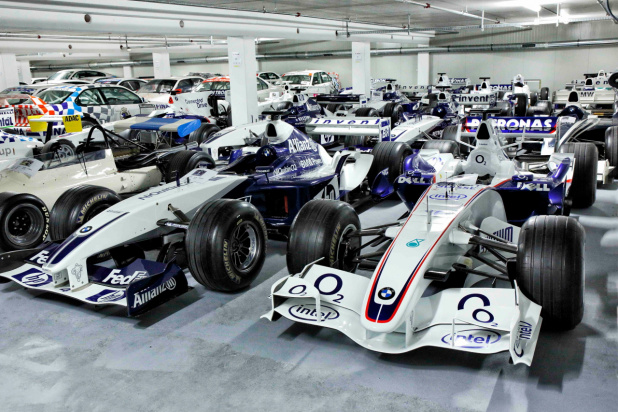 BMWの宝庫、F1などレーシングカーを保管する完全空調部屋。