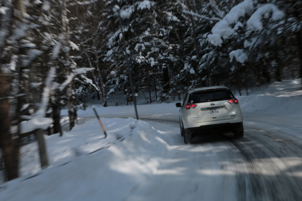 「雪上試乗・日産の4WD車なら雪道で壁ドンの恐怖なし!?」の6枚目の画像