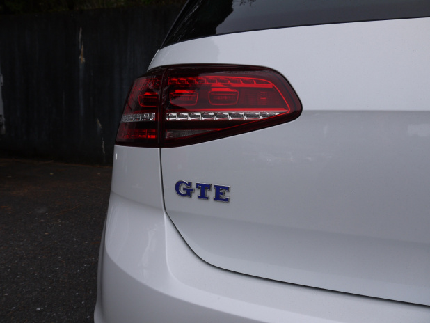 「ブルーのアクセントでエコと「GTI」との関連性を想起させる ─ VWゴルフ「GTE」画像ギャラリー」の4枚目の画像