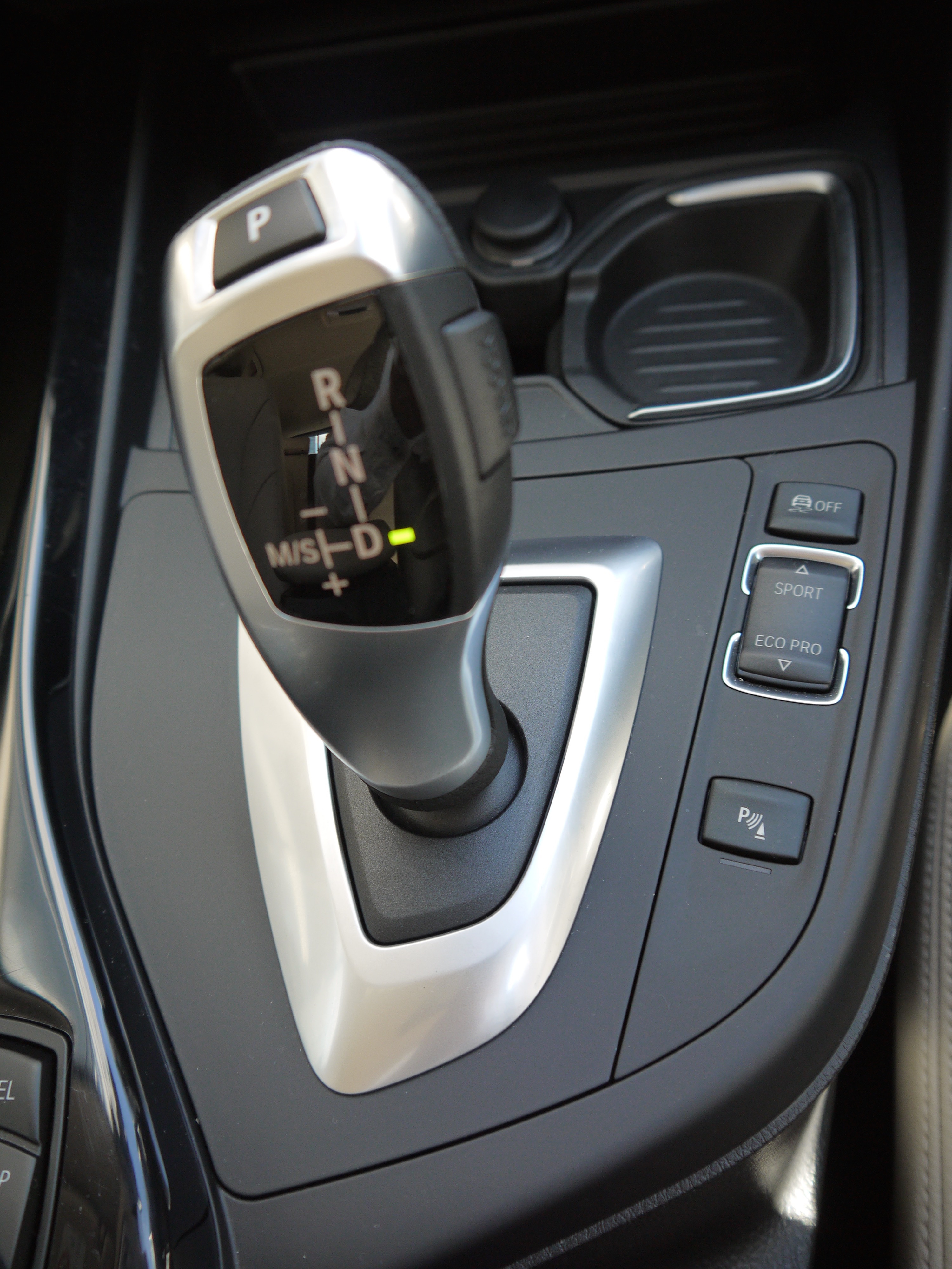 Bmw 1series 01 画像 1 5lの直列3気筒エンジンを搭載するbmw118iの軽快な走りが気持ちいい Clicccar Com