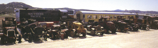 南カリフォルニア砂漠にこつぜんと現れるモータートランンスポート・ミュージアムは主にMACKトラックの収集。