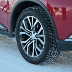 アウトランダー（ガソリン）の美点は「雪上でも軽快」と表現できる旋回性能の高さ - 20160121MMC 4WD009