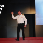 【2016 TOYOTA GAZOO Racing】トミ＝マキネン・チーム監督がWRCで勝つために必要な“志”を語る - 2Y9A9951