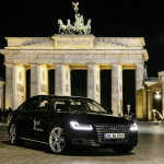 セレブの運転手は失職!?  レッドカーペットを無人アウディが走る - Piloted driving Audi A8 L W12 in front of the Brandenburg Gate