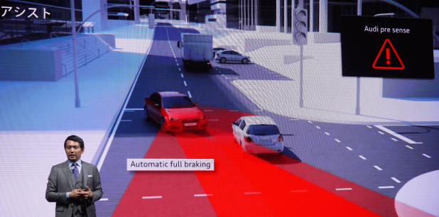 「新型アウディA4がステアリング操作への介入で自動運転に近づく!?」の1枚目の画像