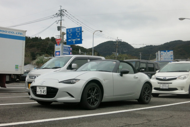 「オトコ2人で新型ロードスターに乗って鹿児島から東京までツーリングしてみた。その4：燃費の良さ、運転の楽しさで小物入れの少なさも十分カバー！」の1枚目の画像
