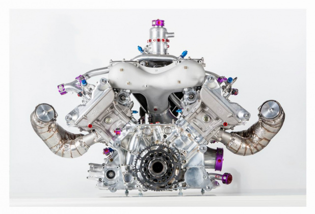 「世界チャンピオン・ポルシェの2.0リッターV型4気筒ターボが初公開」の4枚目の画像