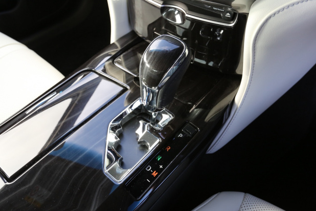 「シャープな走りと乗り心地で魅了するトヨタ・クラウンの直噴ターボ搭載車」の2枚目の画像