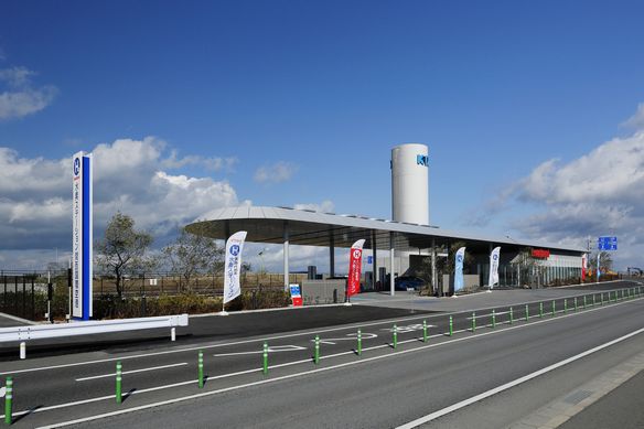 「岩谷産業、日本初の空港内水素ステーションを開所。イベントスペースも併設」の1枚目の画像