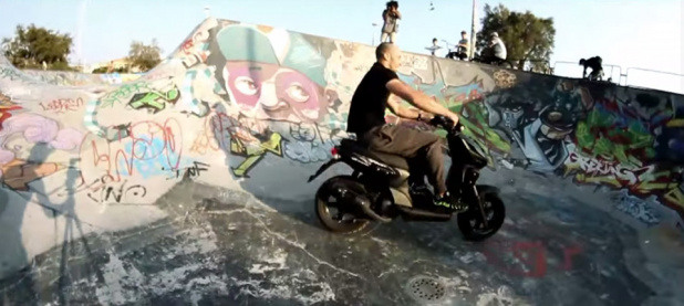 「【動画】スケボーパークでスクーターに乗ったらすごかった」の2枚目の画像