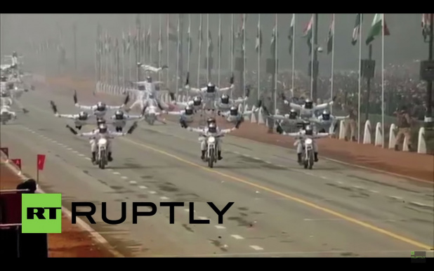「【動画】ナニコレ…インドのバイクパレードが凄い」の2枚目の画像
