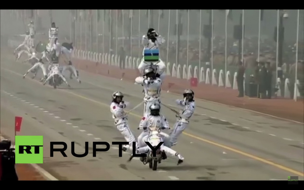 「【動画】ナニコレ…インドのバイクパレードが凄い」の4枚目の画像