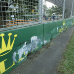 「【F1姉妹が行く！ オーストラリアGP日曜日編 】 壁の傷が「マクラーレン・ホンダ」アロンソの大クラッシュを物語る」の18枚目の画像ギャラリーへのリンク