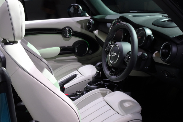 「BMW MINI「ミニ・コンバーチブル」がトランクも大きくなって発売開始！」の30枚目の画像