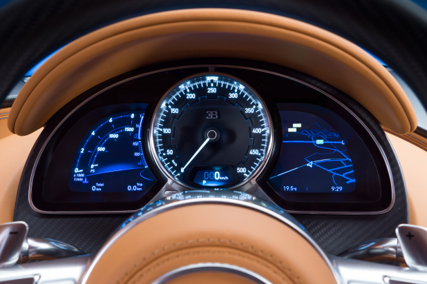 「【ジュネーブモーターショー2016】速度計はなんと500km/hまで！ブガッティ・シロン発表」の12枚目の画像