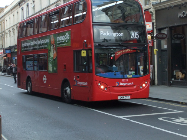 一時期、ロンドン市バスは連結型になったが、長大な車体にサイクリストが挟まれる事故が発生した。自転車愛好推進派ボリス・ジョンソン市長の公約が新型“ルートマスター” 。