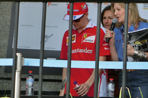 「【F1姉妹が行く！ オーストラリアGP木曜日編 】 憧れのドライバーが目の前に！大興奮のドライバーズサイン会」の11枚目の画像