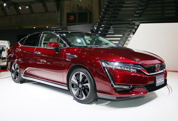 「ホンダが燃料電池車「クラリティ フューエル セル 」を発売開始！　価格は766万円」の2枚目の画像
