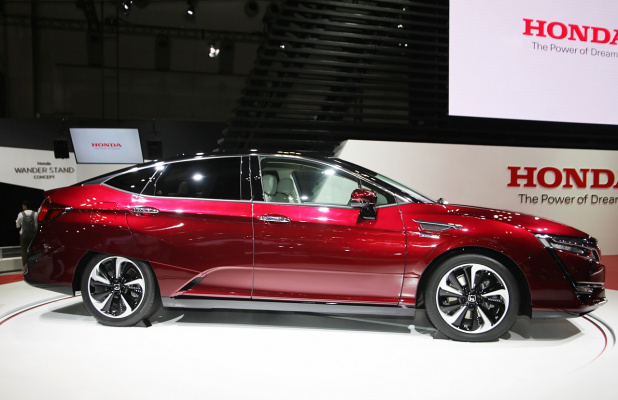 「ホンダが燃料電池車「クラリティ フューエル セル 」を発売開始！　価格は766万円」の3枚目の画像