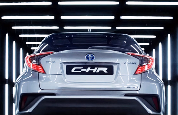 「トヨタ「C‐HR」にはHV以外に2.0Lモデルが存在する！」の8枚目の画像