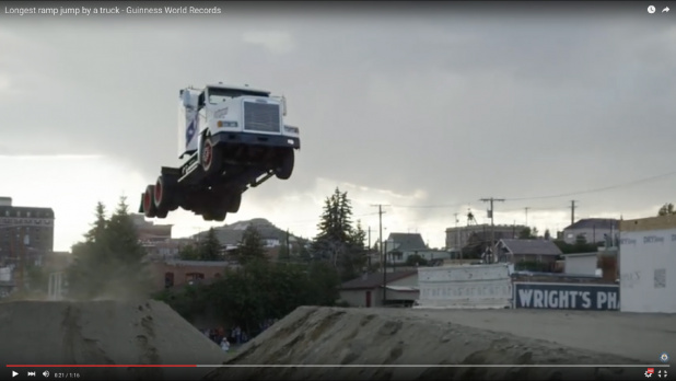 「トラック・キャブのジャンプ世界記録って何mくらい？【動画】」の1枚目の画像