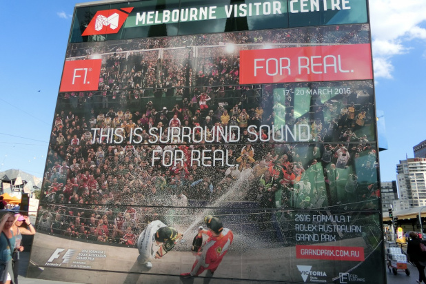 「【F1姉妹が行く！ オーストラリアGP水曜日編 】 お買い物中、ニコ・ ロズベルク選手に遭遇」の1枚目の画像