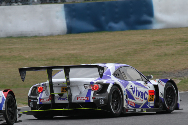 「【SUPER GT2016】開幕戦岡山のZFベストメカニック賞は「VivaC team TSUCHIYA」」の7枚目の画像