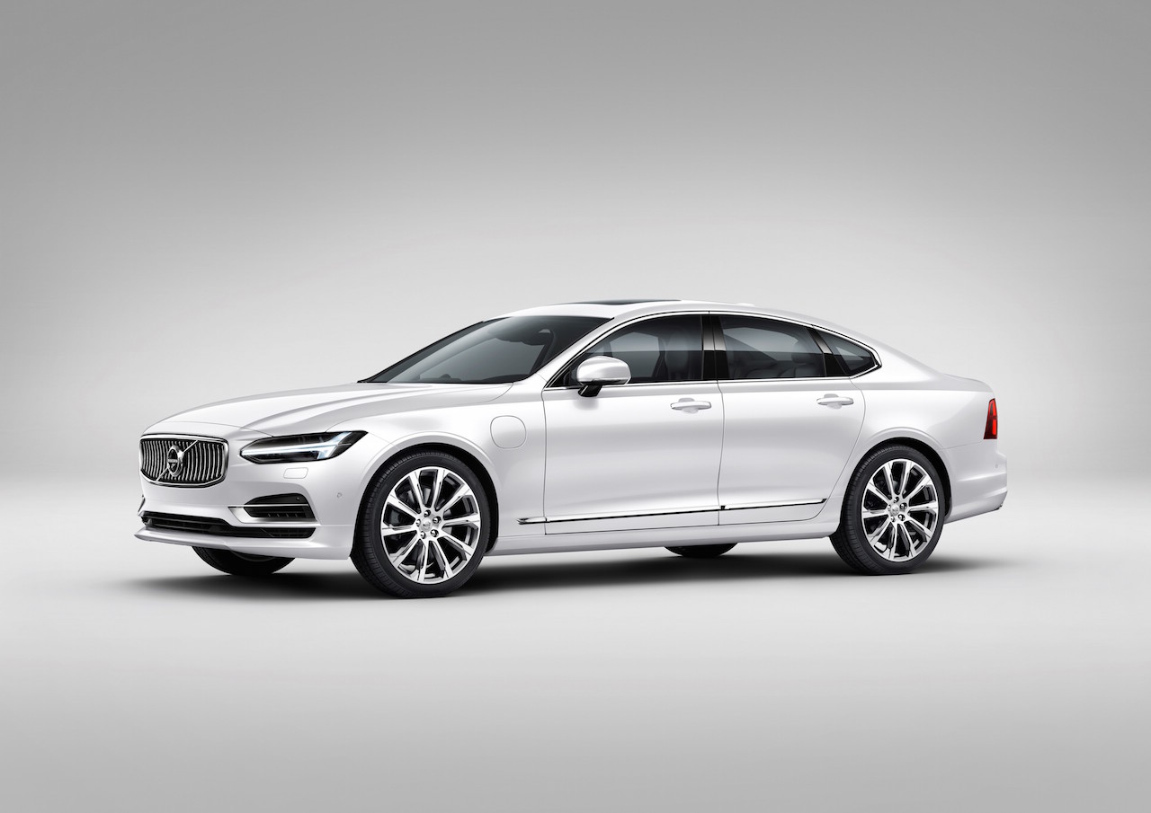 Front Quarter Volvo S90 White 画像｜「2025年までに電動化車両を100