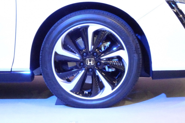 「ブリヂストン「エコピア」がホンダ「CLARITY FUEL CELL」の新車装着タイヤに」の2枚目の画像