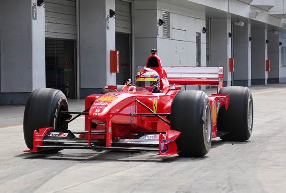 「【モーターファンフェスタ】フェラーリF1が2台で走る！1日3回に決定!!」の1枚目の画像