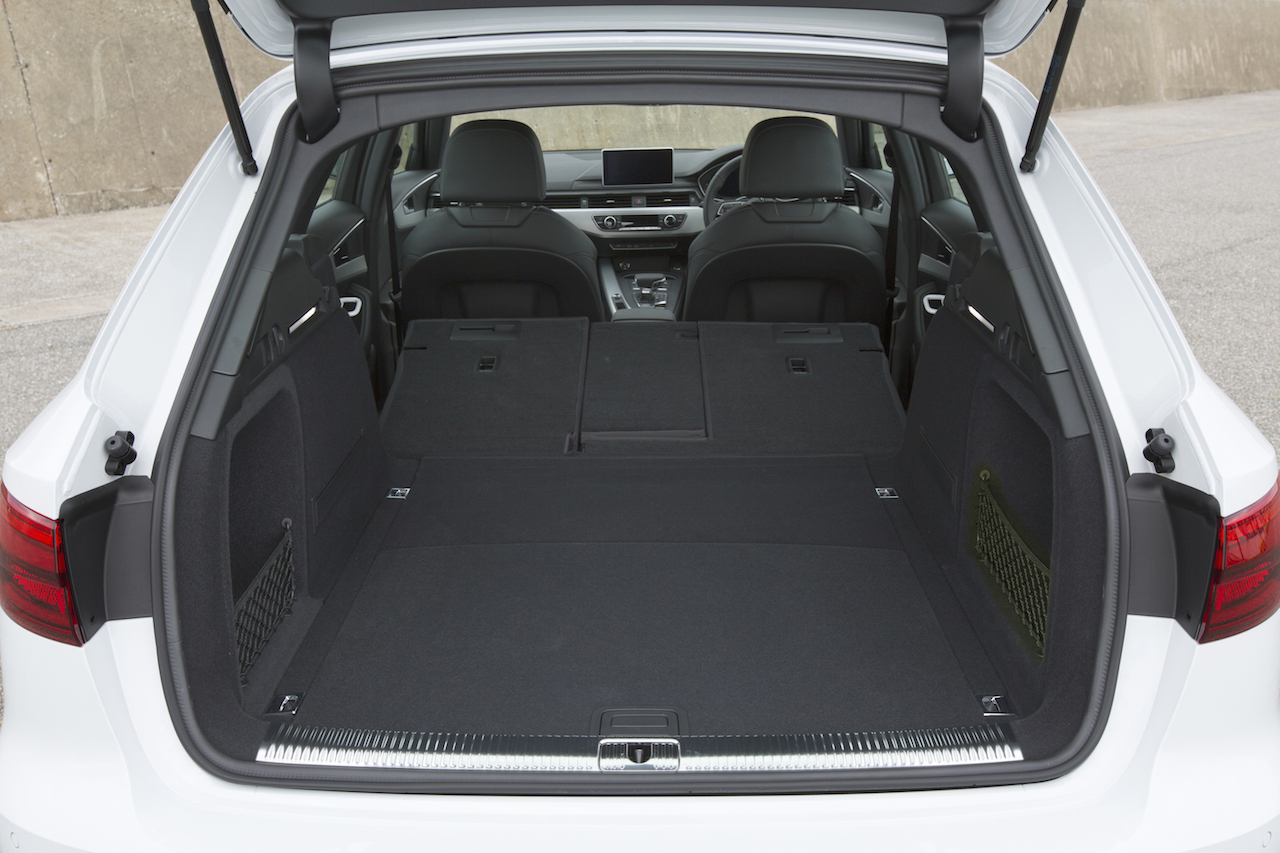 Audi Avant 004 画像 新型アウディa4アバントは広くなったキャビン ラゲッジが魅力で価格は547万円 Clicccar Com