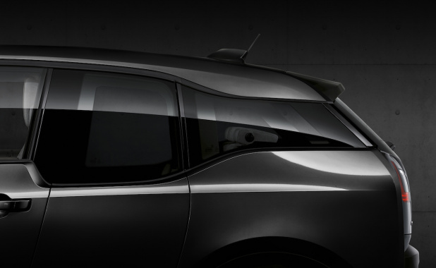 「BMW100周年記念の特別仕様車第一弾！40台限定の「BMW i3 Celebration Edition Carbonight」が登場」の2枚目の画像