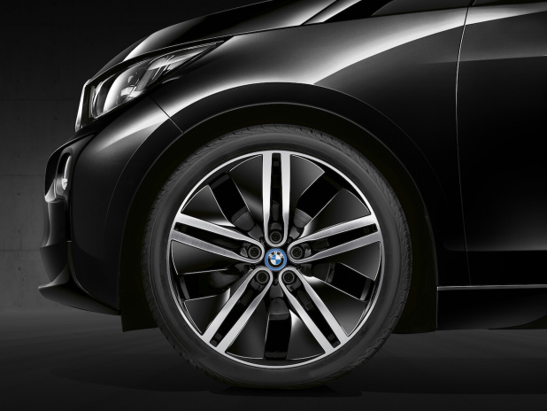 「BMW100周年記念の特別仕様車第一弾！40台限定の「BMW i3 Celebration Edition Carbonight」が登場」の1枚目の画像