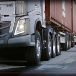 ボルボの市販トラックが、1台で750トンの牽引に成功！【動画】 - VOLVO_Challenge01