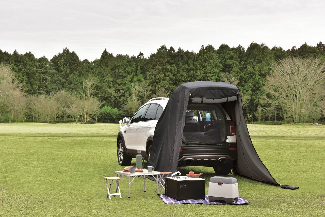 backdoortent 画像｜シボレー・キャプティバの特別仕様車は50台限定のキャンパー仕立て