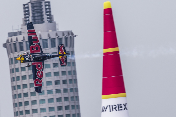 「空のレースクイーンNo.1を決めよう！AIR RACE QUEENS by ROBERUTA【レッドブル・エアレース 千葉2016】」の1枚目の画像