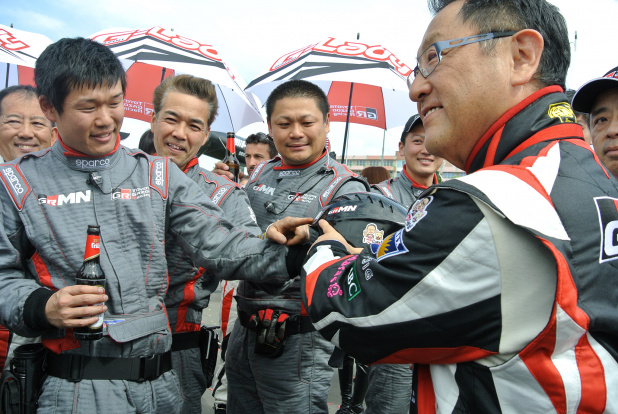 「レーシングドライバー・モリゾウ選手とトヨタ自動車・豊田章男社長がいる現場」の9枚目の画像