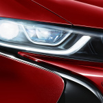 赤いボディカラーが街に映える「BMW i8 Celebration Edition Protonic Red」は20台限定 - P90220334_highRes_bmw-i8-celebration-e