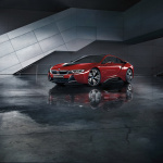 赤いボディカラーが街に映える「BMW i8 Celebration Edition Protonic Red」は20台限定 - P90220335_highRes_bmw-i8-celebration-e