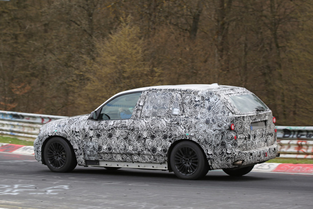 「BMW・X5次期型、ニュルで高速アタック！」の5枚目の画像