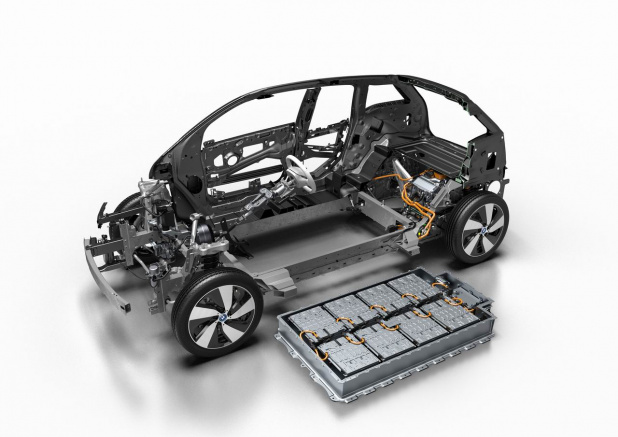 「BMW i3にバッテリー容量を増やした新グレードを設定。アップデートも用意」の9枚目の画像